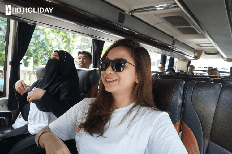 Tips Aman dan Nyaman Saat Naik Bus Pariwisata